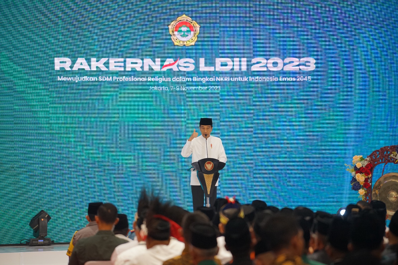 Presiden Jokowi mengingatkan pentingnya membangun SDM untuk meraih bonus demografi pada 2024.