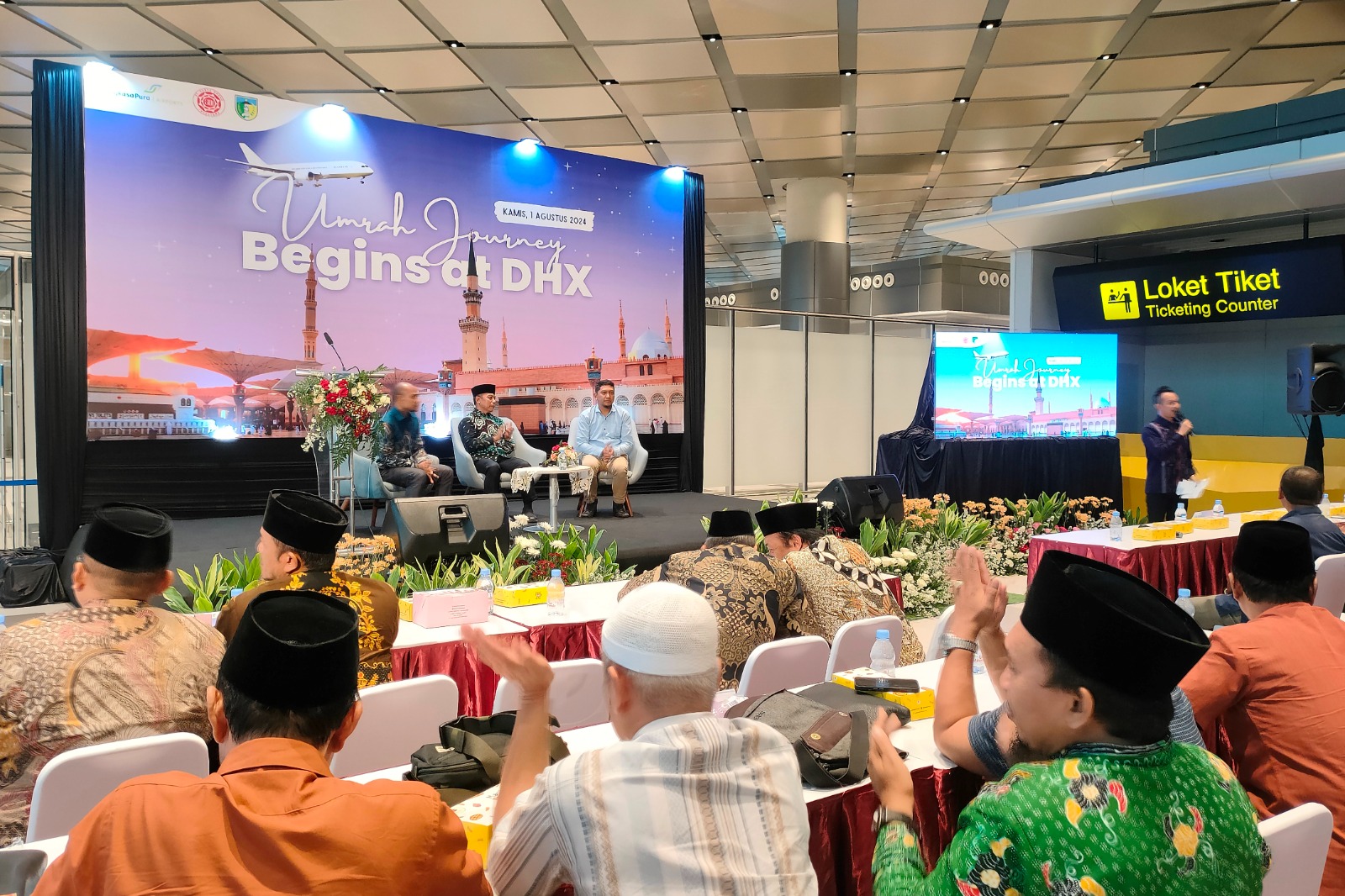 KBIHU Wali Barokah Tanggapi Pelayanan Penerbangan Umrah Perdana di Bandara Dhoho Kediri
