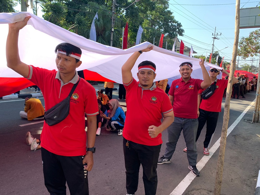 Pemuda LDII Kota Kediri Turut Sukseskan Kirab Bendera Merah Putih Raksasa