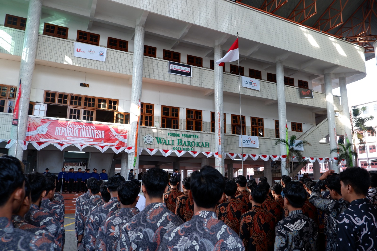Ponpes Wali Barokah Kediri Gelar Upacara Peringatan HUT RI ke-79