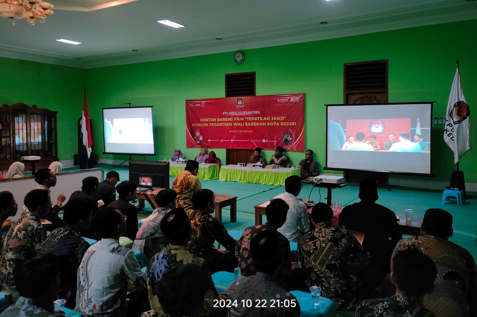 Peringati Hari Santri, KPU Kediri Ajak Santri Nonton Bareng Film Tentang Demokrasi
