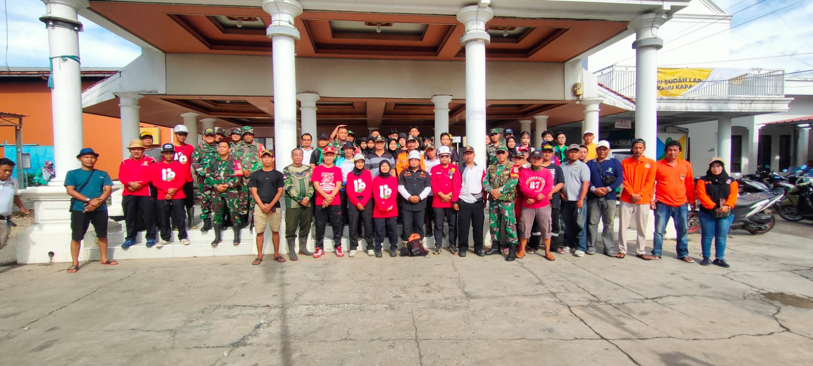 LDII Bekasi Gelar Kerja Bakti Pascabencana Puting Beliung di Sumber Jaya