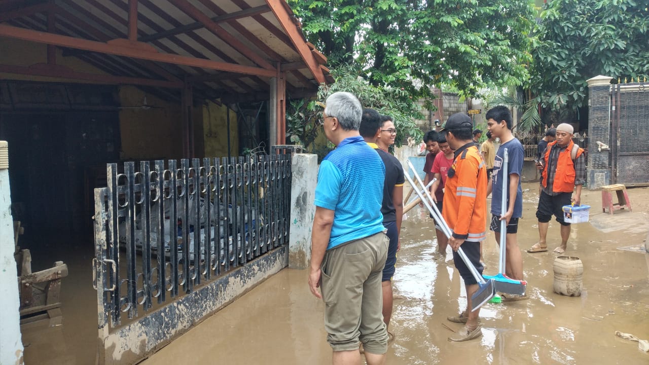 Relawan LDII Kota Bekasi Turun ke Lokasi, Bantu Warga Terdampak Banjir