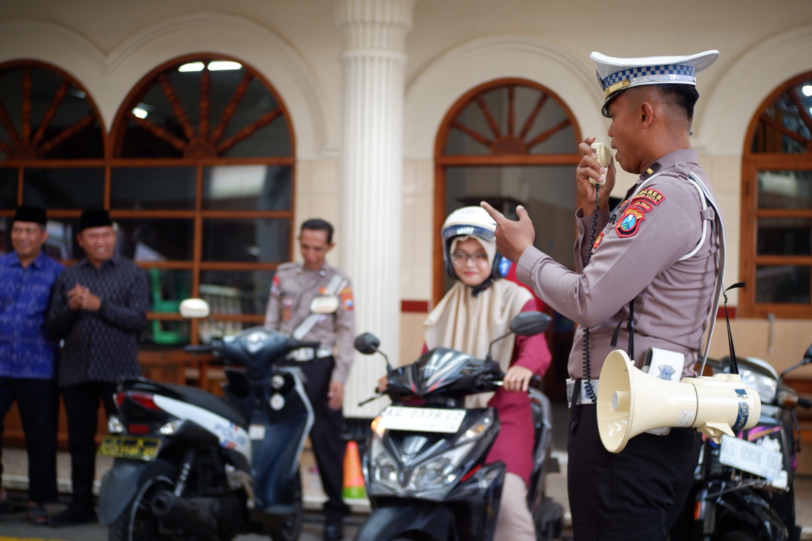 Satlantas Polres Kediri Kota Edukasi Santri soal Tertib Berlalu Lintas di Ponpes Wali Barokah