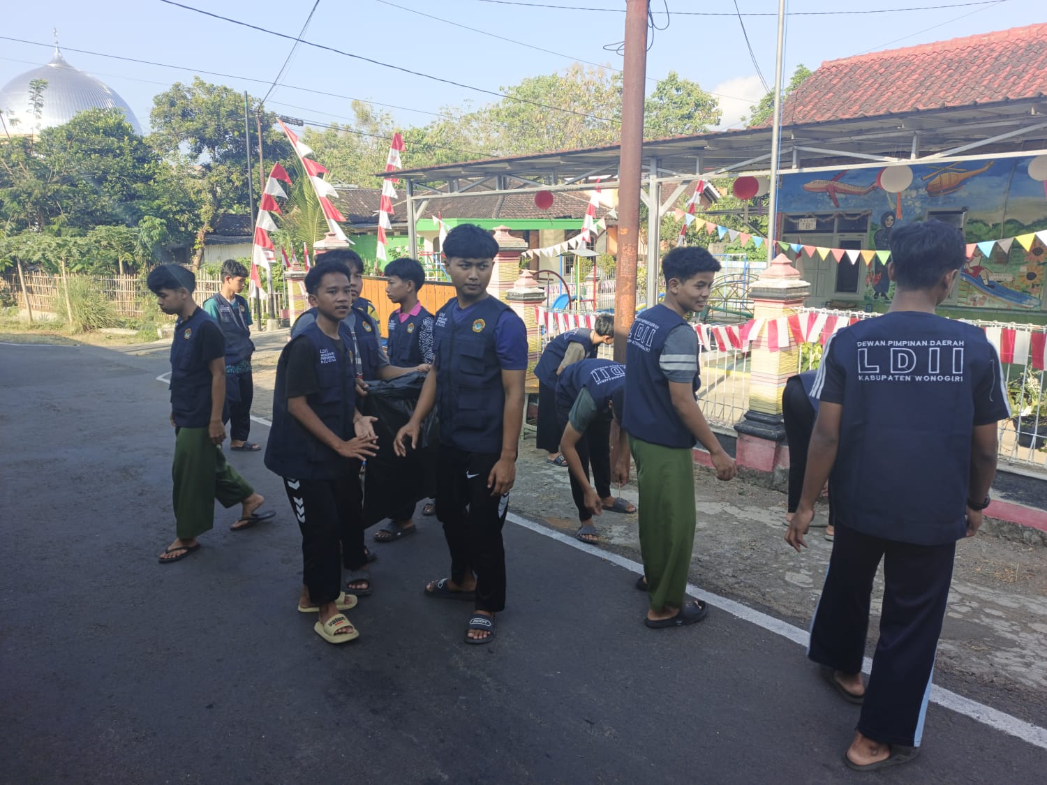 LDII Wonogiri Gelar Kerja Bakti Nasional Serentak Libatkan Santri Sekolah