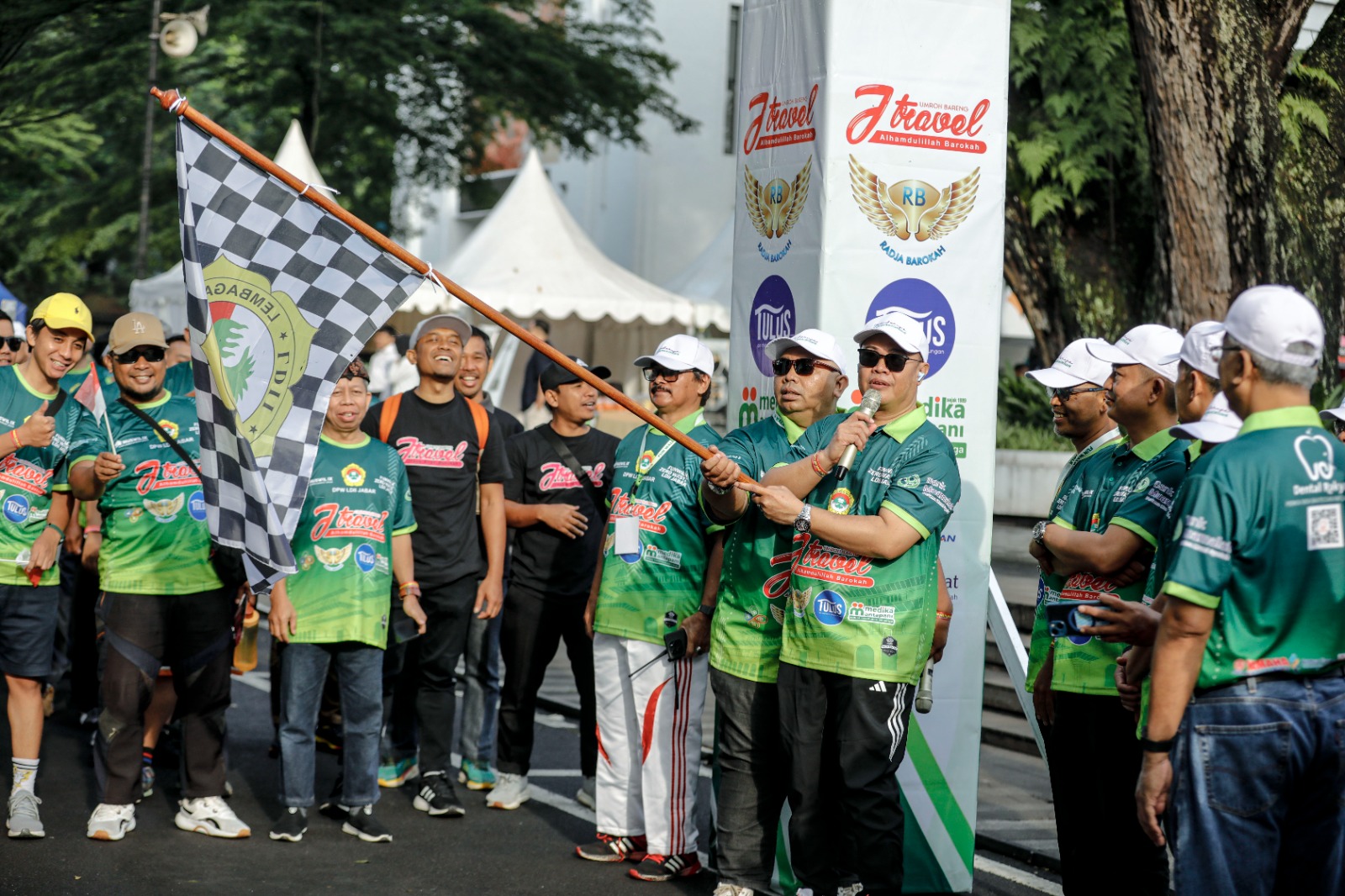 Ribuan Warga LDII Jabar Meriahkan Fun Walk Zero Waste 2025 di Balai Kota Bandung