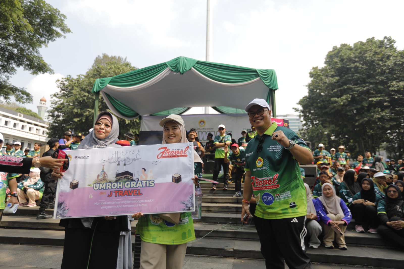 Dua Peserta Fun Walk LDII Jabar Raih Hadiah Umroh, Suasana Haru Warnai Balai Kota Bandung