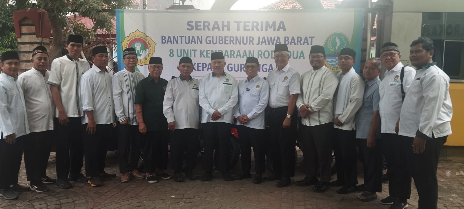 Gubernur Jabar Serahkan Bantuan Motor untuk Guru Ngaji LDII Kota Bekasi
